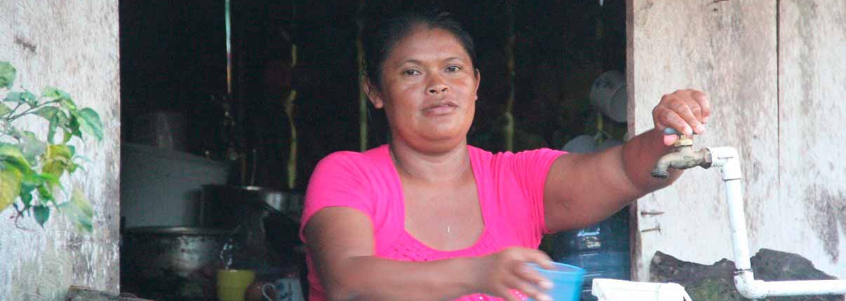 Mujer con grifo en Colombia